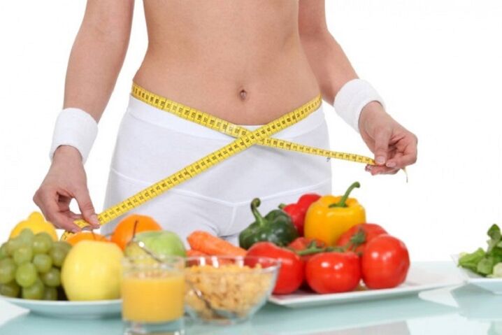 medir la circunferencia de la cintura mientras pierde peso con una dieta de proteínas